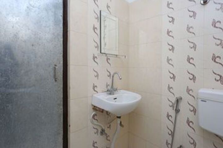 Room 3 of 20