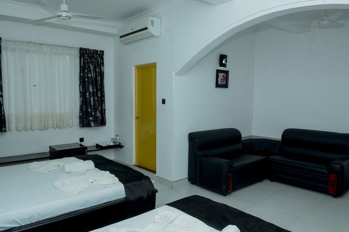 Room 13 of 94