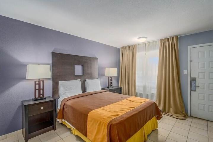 Room 13 of 21