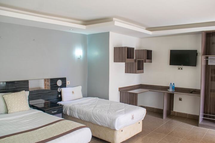 Room 2 of 37