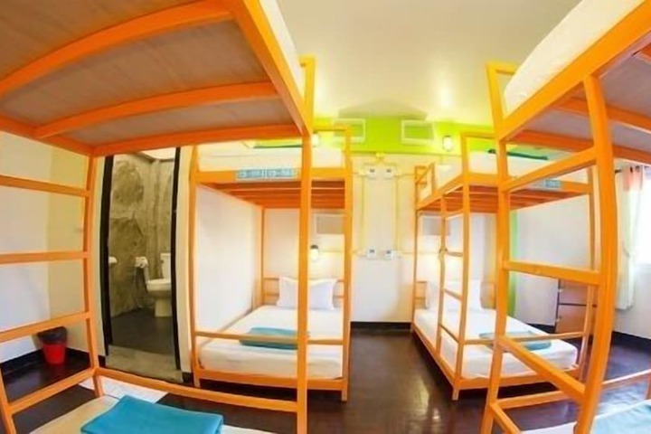 Room 4 of 65