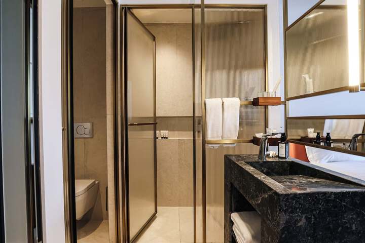 Room 15 of 52