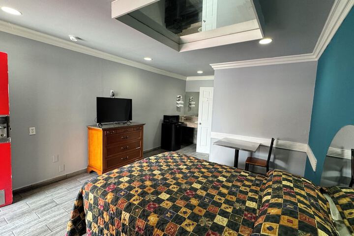 Room 16 of 31