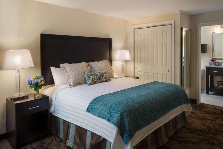 2 Queen Beds (1 of 3)