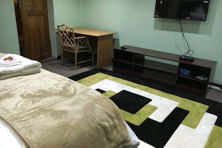 Room 14 of 18