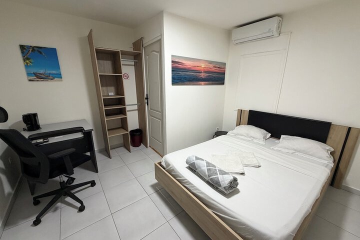Room 14 of 33