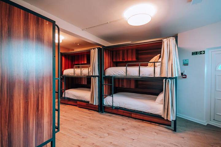 Room 25 of 52