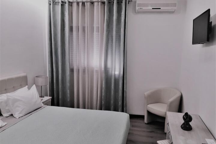 Room 16 of 40