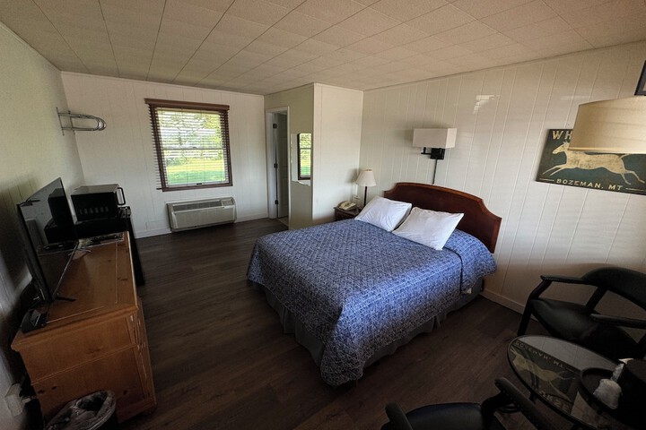 Basic Single Room Mountain View (3 of 3)