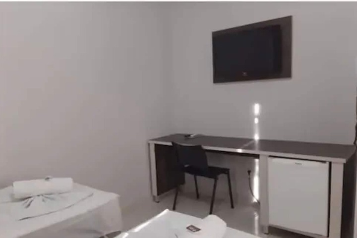 Room 5 of 13