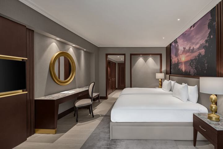 Room 5 of 76