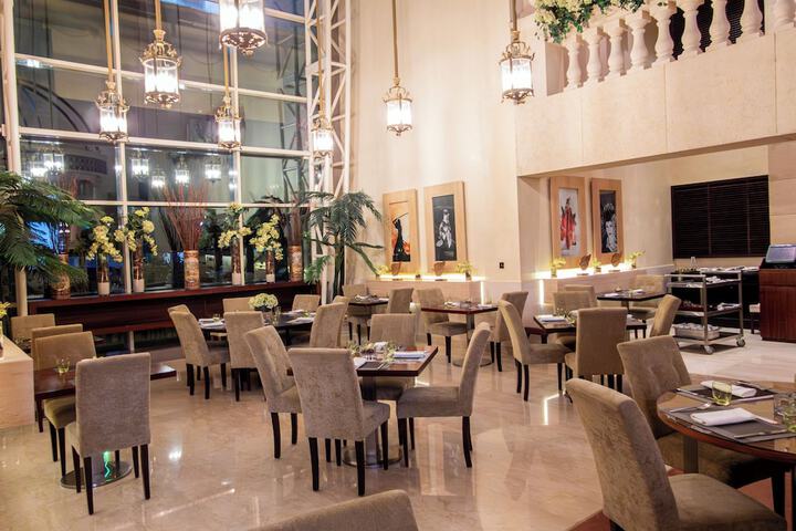 Dining 90 of 114