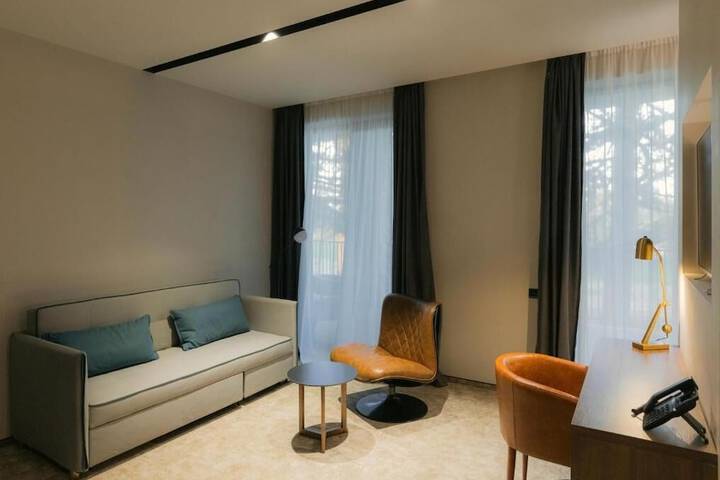 Room 9 of 25