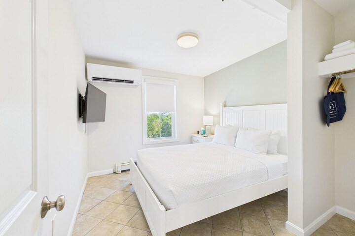 Room 102 of 209