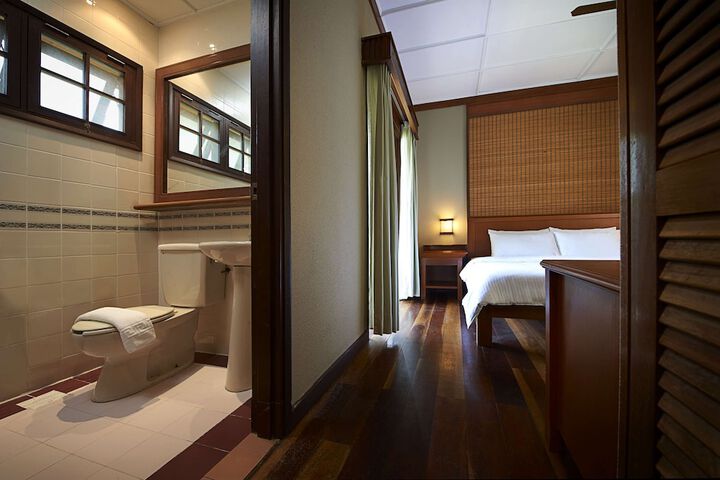 Room 25 of 46