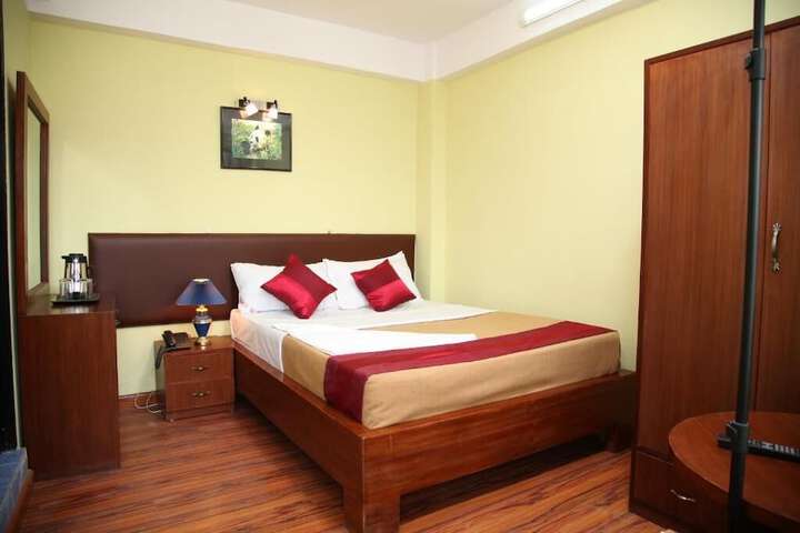 Room 12 of 38