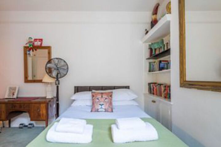 Room 8 of 32