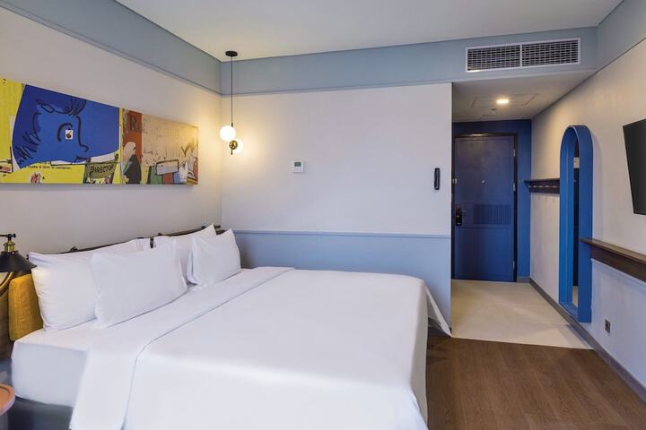 Room 6 of 20