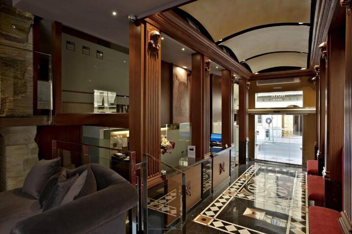 Lounge 60 of 81