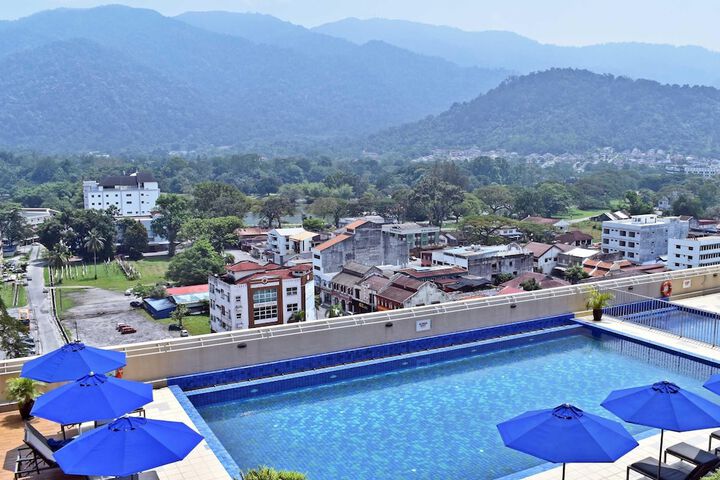Hotel with Pool