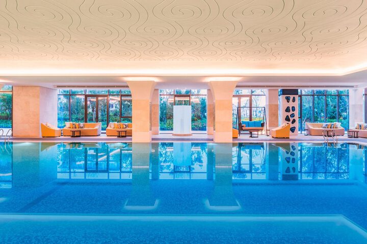 Hotel Pool