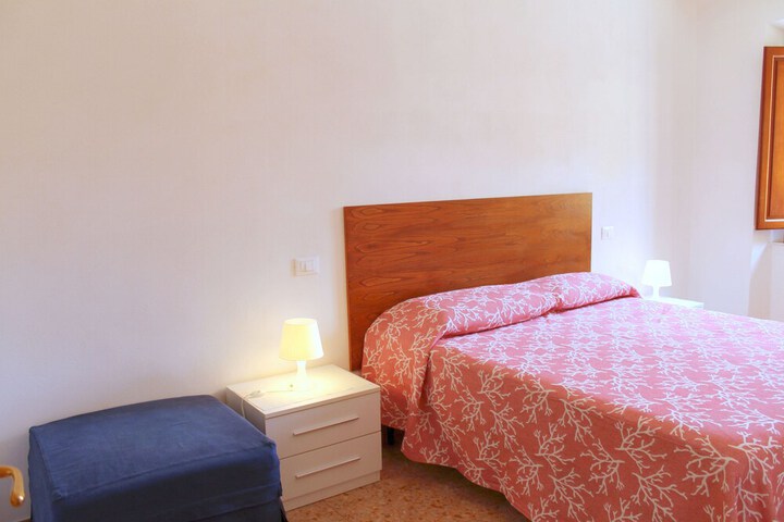 Room 4 of 24