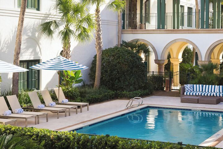Hotel Pool