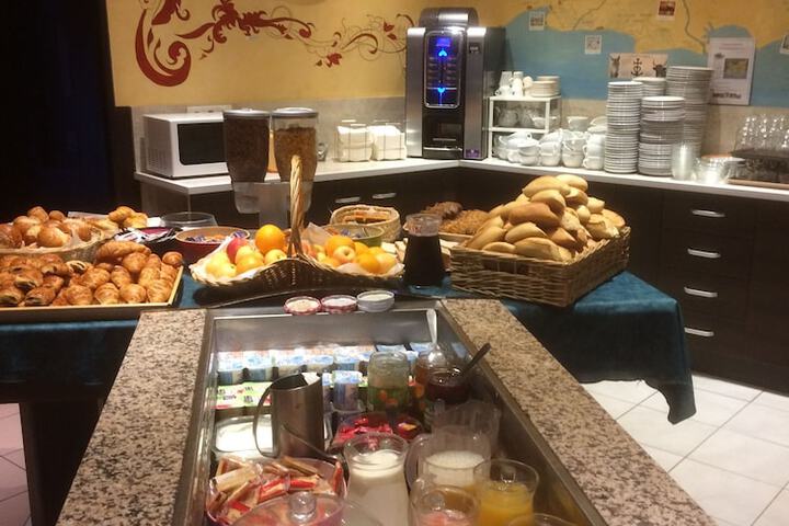 Breakfast/Coffee Service 25 of 37