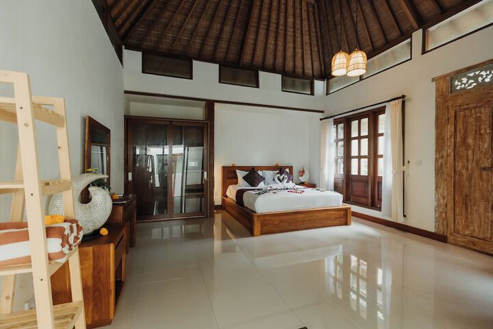 Room 14 of 66