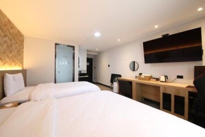 Room 43 of 67