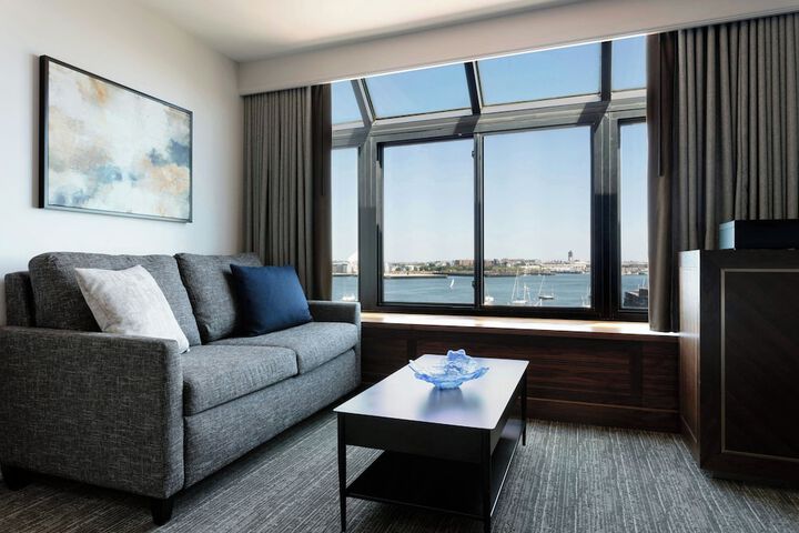 Room 32 of 104