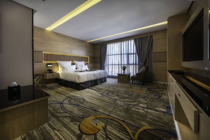 Room 3 of 8