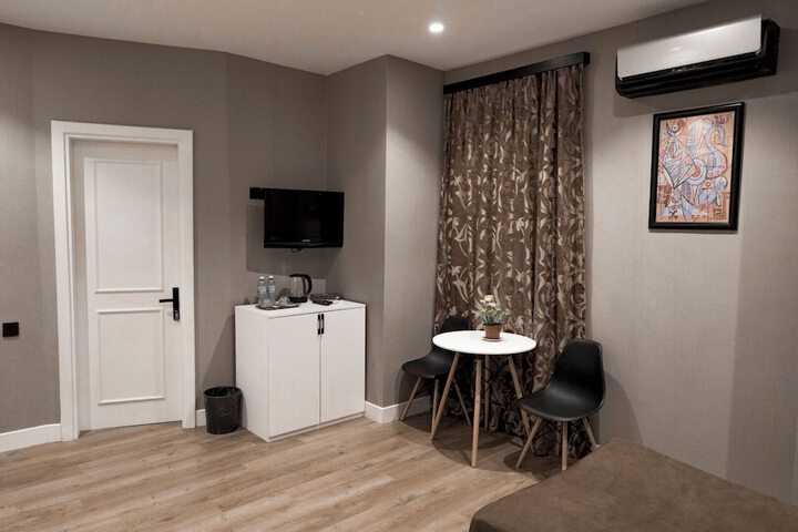 Room 17 of 44