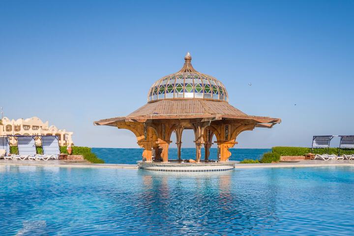 Hotel Pool