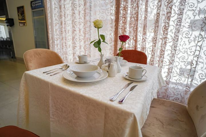 Dining 24 of 28