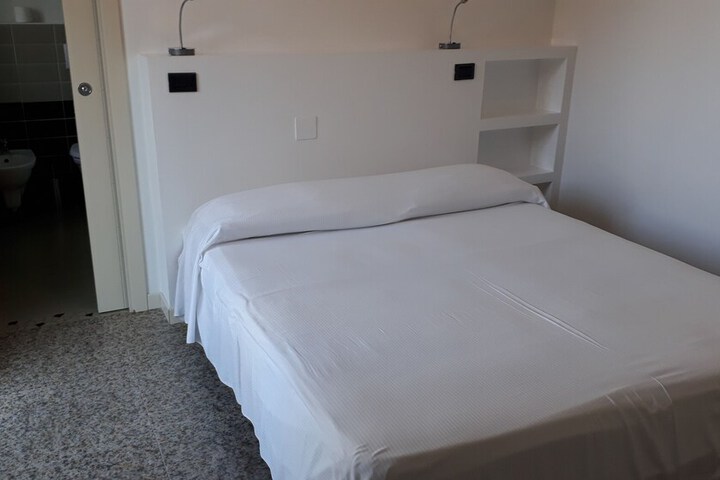Room 12 of 61