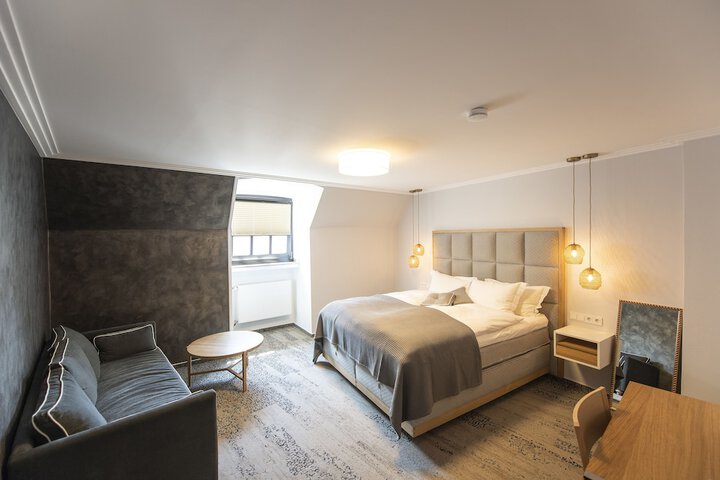 Room 3 of 41