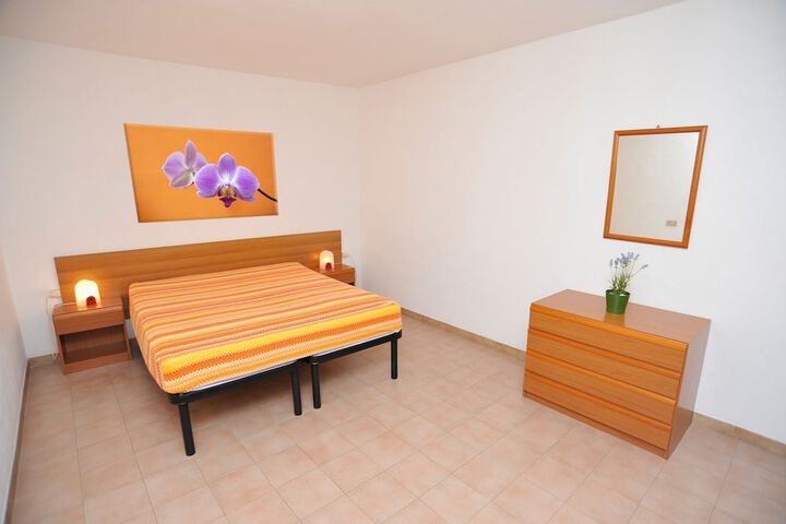 Room 4 of 63