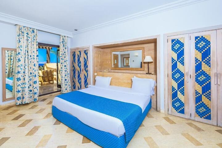 Room 15 of 60