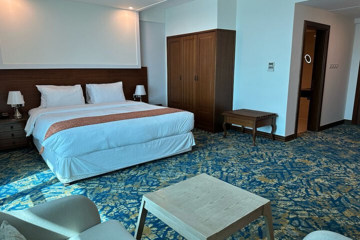 Room 19 of 37