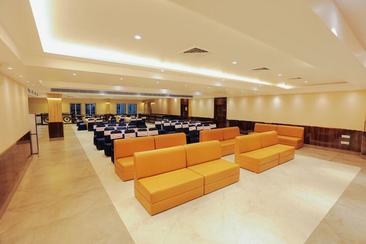 Ballroom/Hall 31 of 35