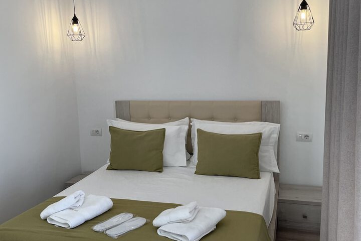 Room 18 of 111