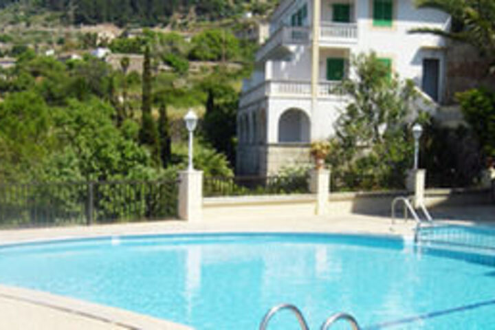 Pool 44 of 59