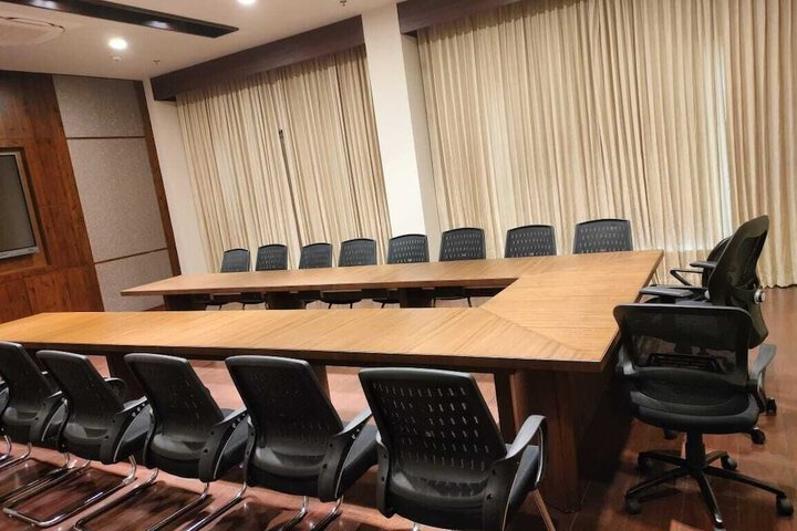 Business Center 21 of 25