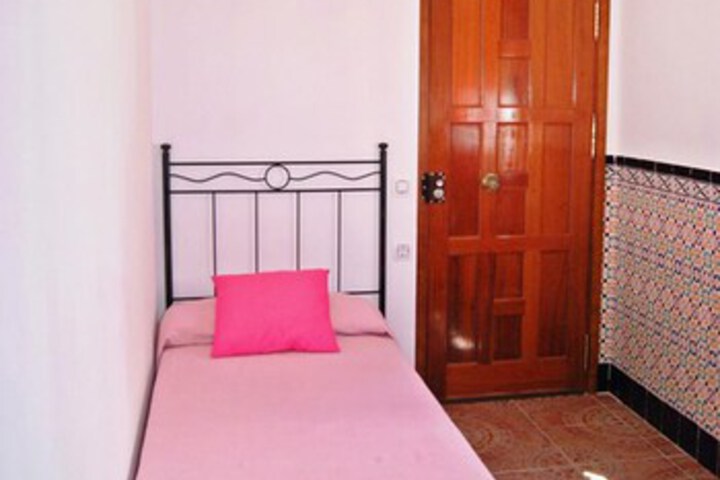 Room 4 of 11