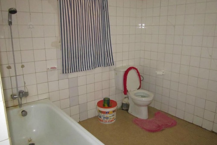 Room 10 of 12