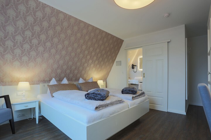 Room 6 of 32