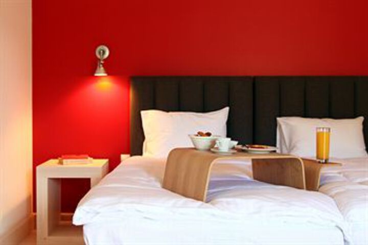 Room 32 of 60