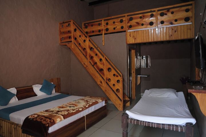 Room 15 of 48
