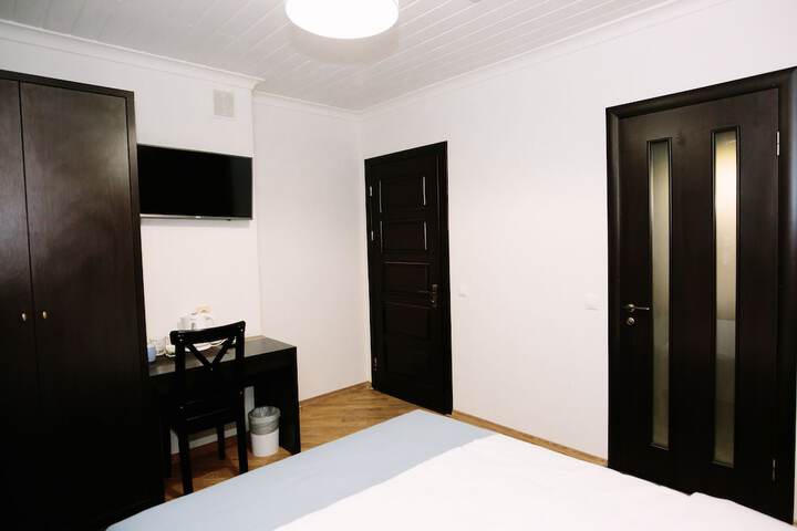 Room 8 of 44